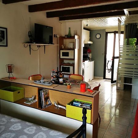 维泰勒Studio Tres Agreable Totalement Independant Dans Maison Avec Cour Sans Vis A Vis别墅 外观 照片