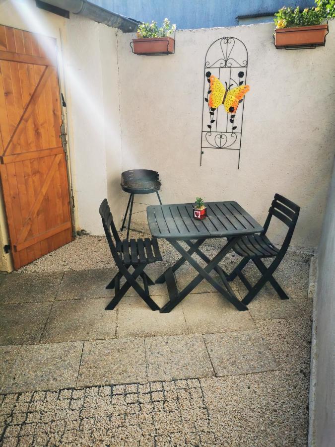 维泰勒Studio Tres Agreable Totalement Independant Dans Maison Avec Cour Sans Vis A Vis别墅 外观 照片