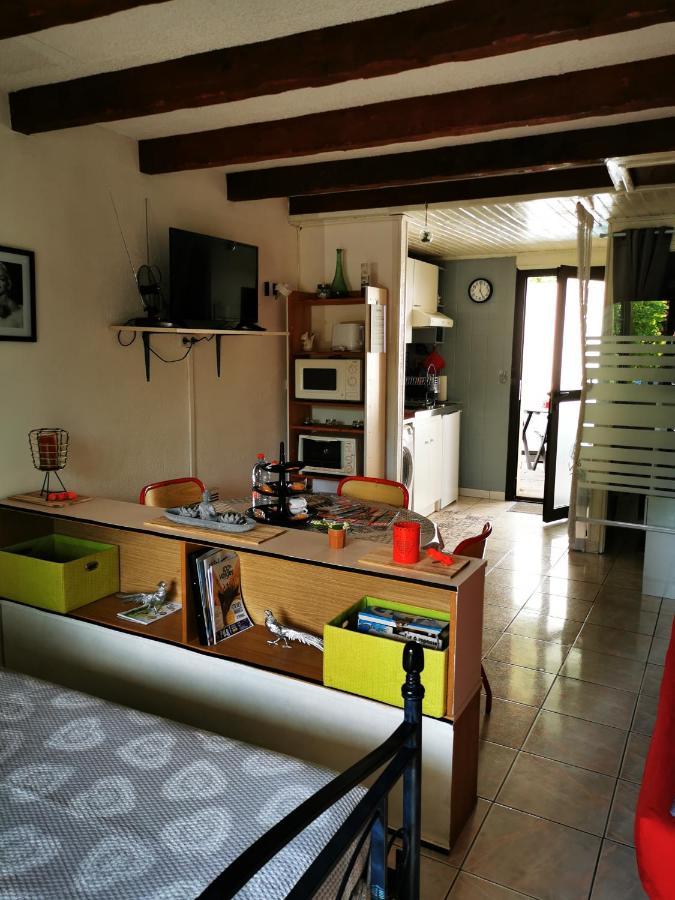 维泰勒Studio Tres Agreable Totalement Independant Dans Maison Avec Cour Sans Vis A Vis别墅 外观 照片